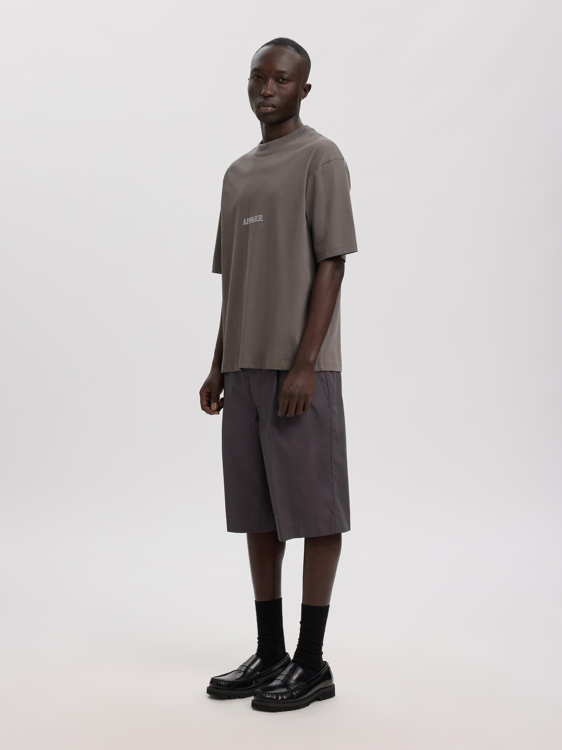 model_shot-creative